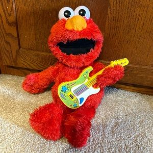 Elmo plays Guitar